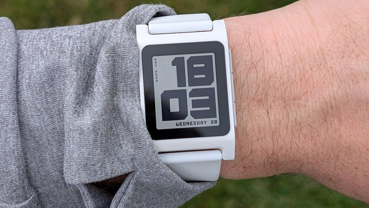 Pebble’s Round Comeback: The Thinnest Smartwatch of 2014 Returns, Rebooted for 2024