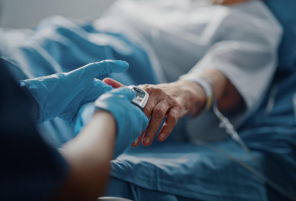 Holiday Flu Wave Sweeps U.S., Matching Last Winter’s Brutal Toll in Weeks