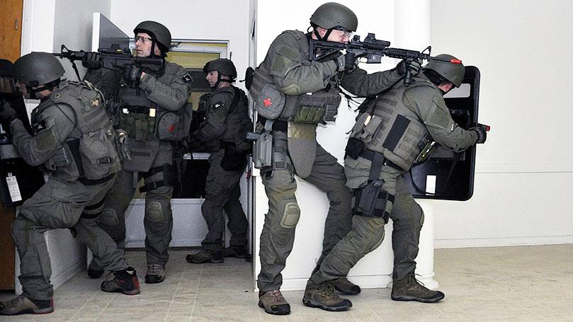 Tulsi Gabbard's Raid Controversy: A Stormy Midterm Scenario