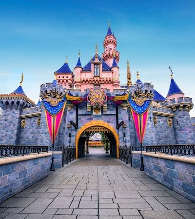 Disney's Fairy Tale Earnings: How Theme Parks and Streaming Conquered Wall Street